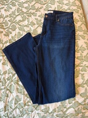 Dark Wash Straight Leg Jeans